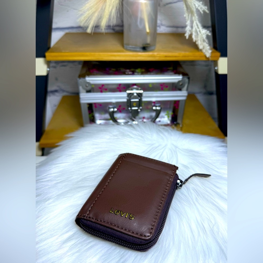 Levi's Brown Leather Wallet - Picture 5 of 9